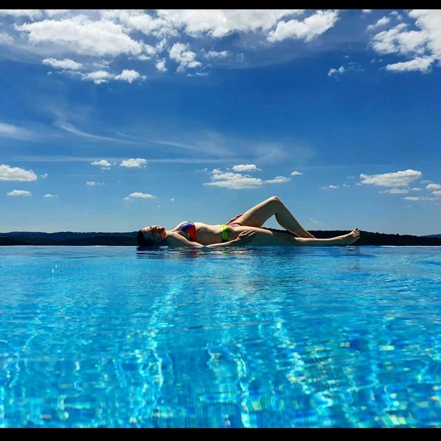 Home Andrea With Infinity Salty Pool Roč Dış mekan fotoğraf